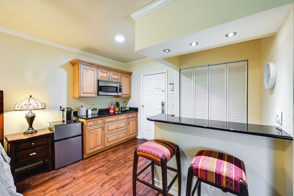 Breakfast Bar | Dishware & Flatware