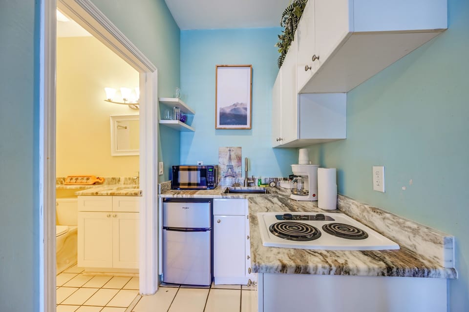 Kitchenette | Trash Bags & Paper Towels