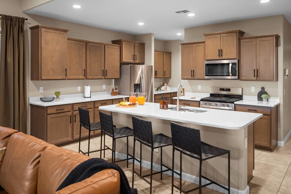 Open layout kitchen, full stocked