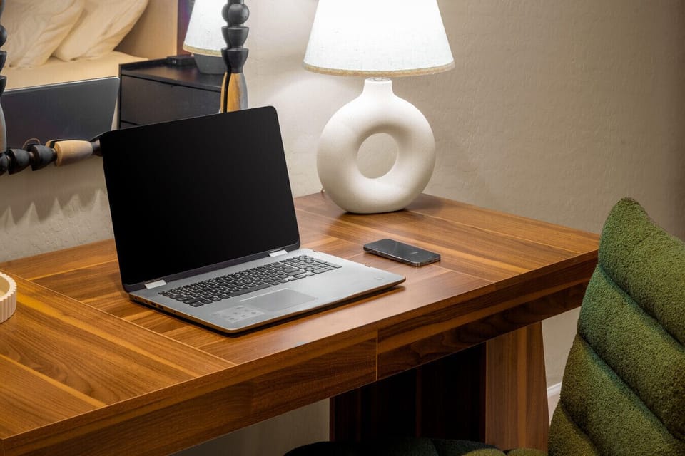 Desk / Get Ready Station