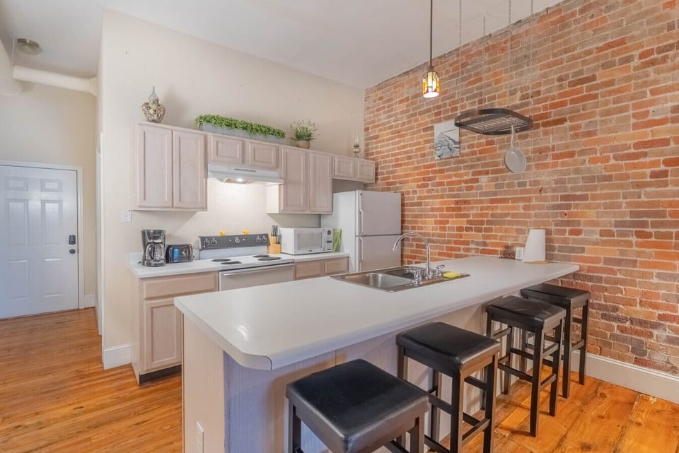 Fully Stocked Kitchen
