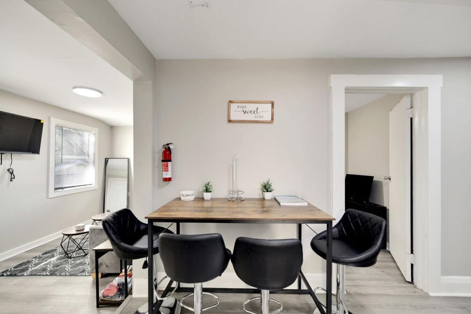 Kitchen / Dining Table