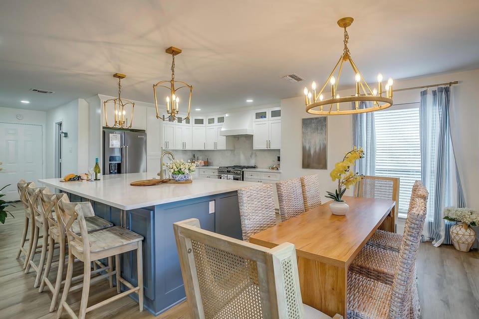 Room for everyone at this beautifully set dining space.

