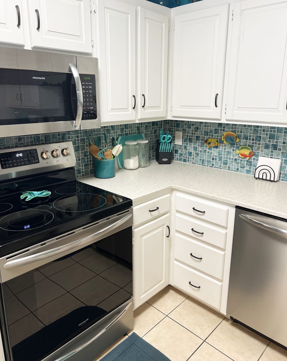 Full size stainless steel appliances