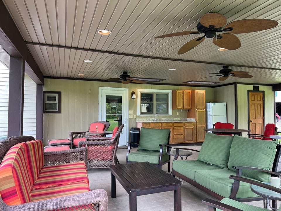 northside wet kitchen with BBQ