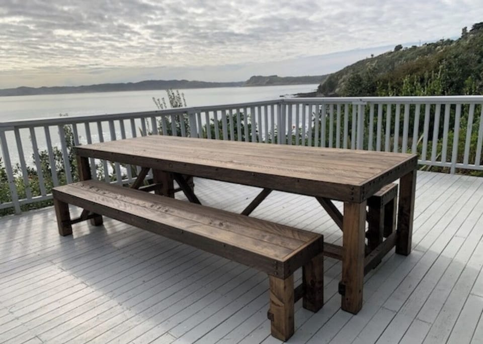 MAIN DECK WITH LARGE DINING TABLE 