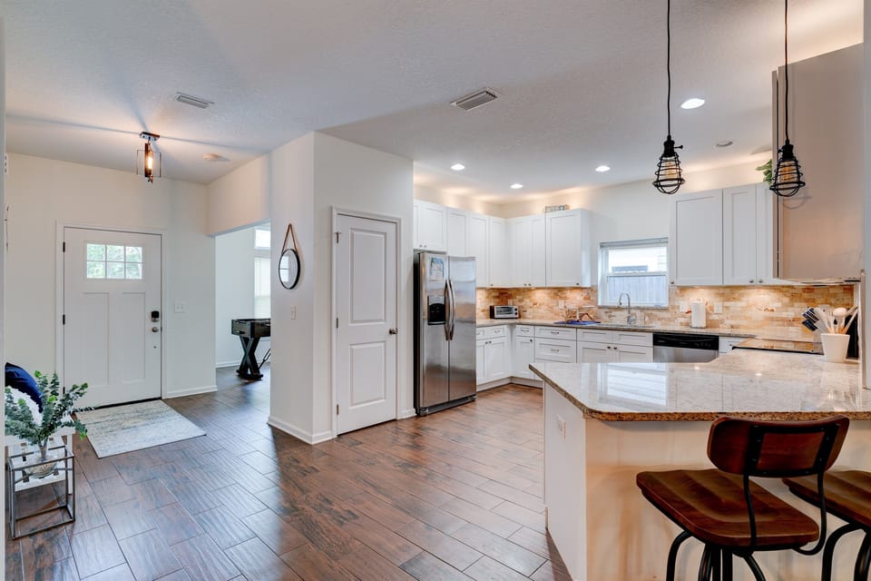 Open kitchen with modern finishes