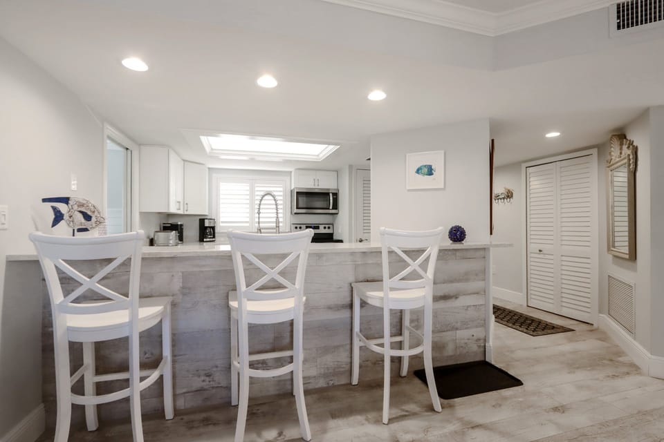 Counter seating for a quick snack