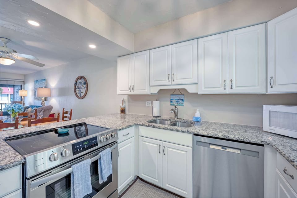 Fully Stocked Kitchen – Dine In or Pack a Beach Picnic