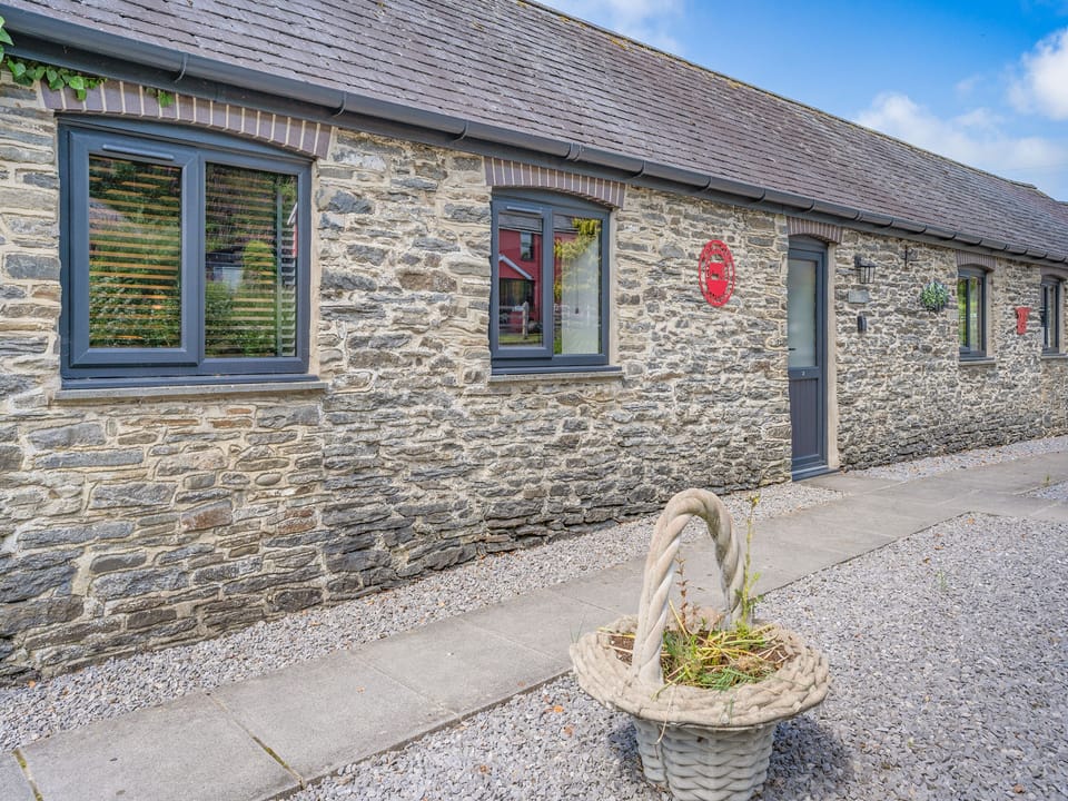 Exterior | The Old Cowsheds 2 - Shippon - Gaer Cottages, Cribyn, Lampeter