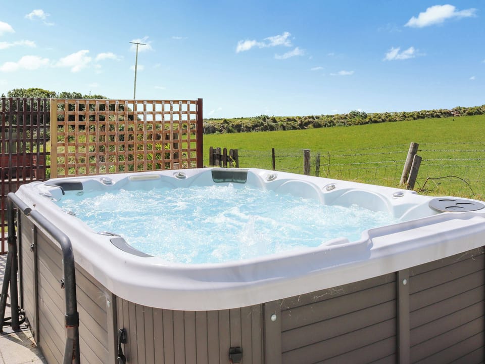 Hot tub | Trem Nant, Aberdaron