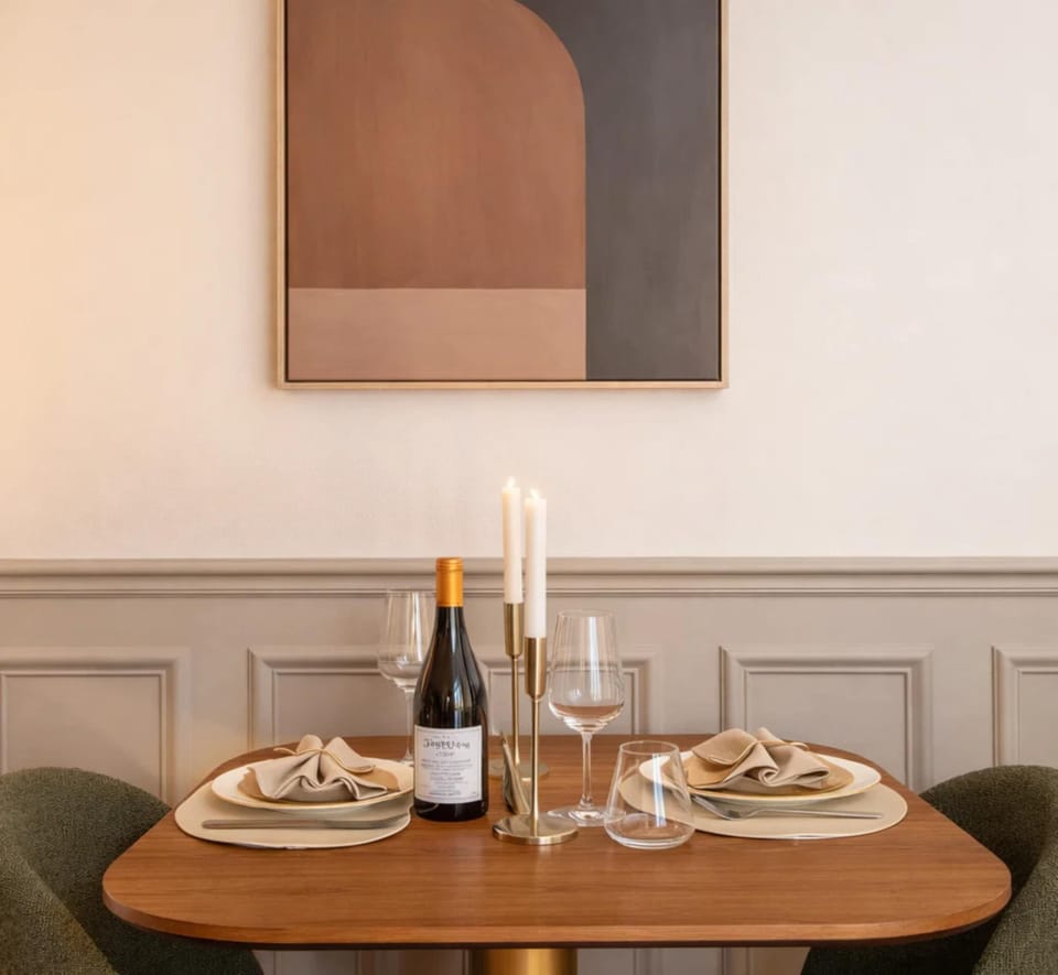 Dining tabel, wine included