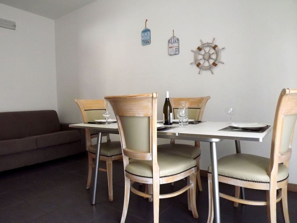 Autumn, Dining Room, Spring, Summer