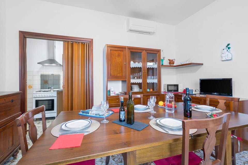 Autumn, Dining Room, Spring, Summer, Winter