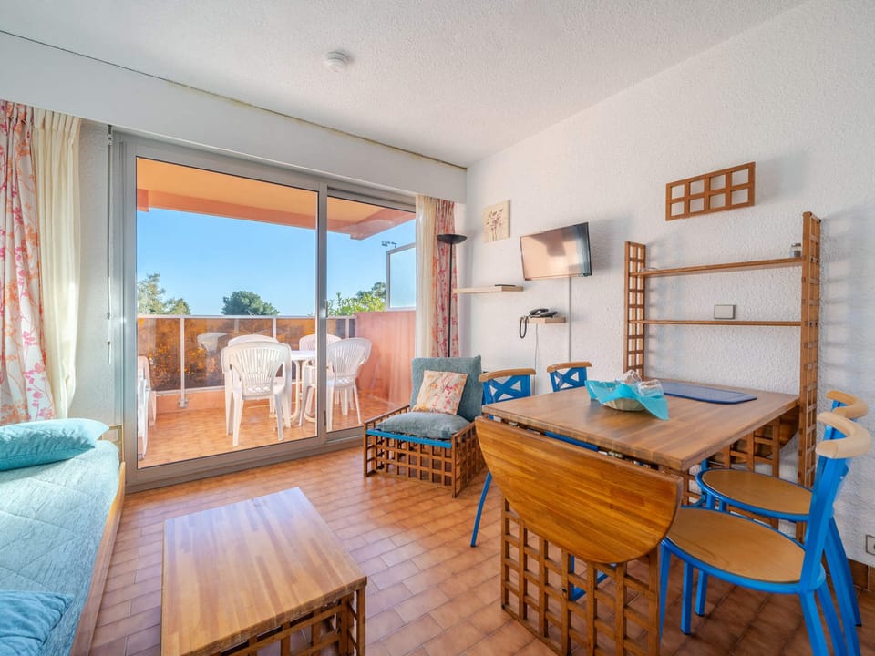 Cozy studio for 4 in Roquebrune-Cap-Martin with Wi-Fi Apartment in Roquebrune-Cap-Martin
