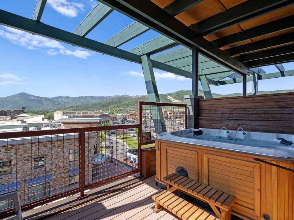 Private Balcony / Hot Tub