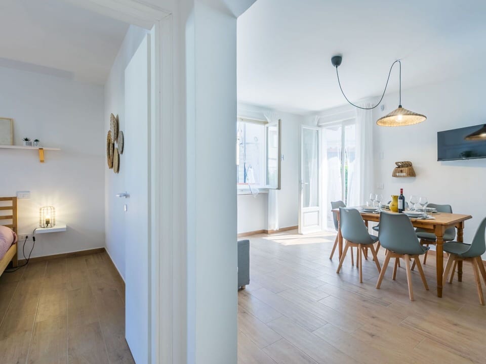 Shrub, Garden, Shade, Lawn, Outdoor Furniture, Backyard, Landscaping, Yard, Estate, Chair