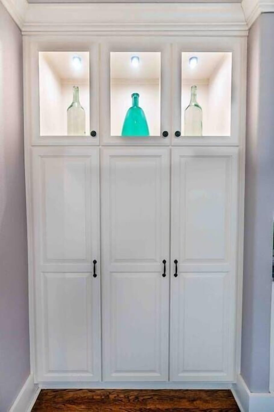 Thoughtful lighting and decor create a warm and safe feeling environment, perfect for evening arrivals. 