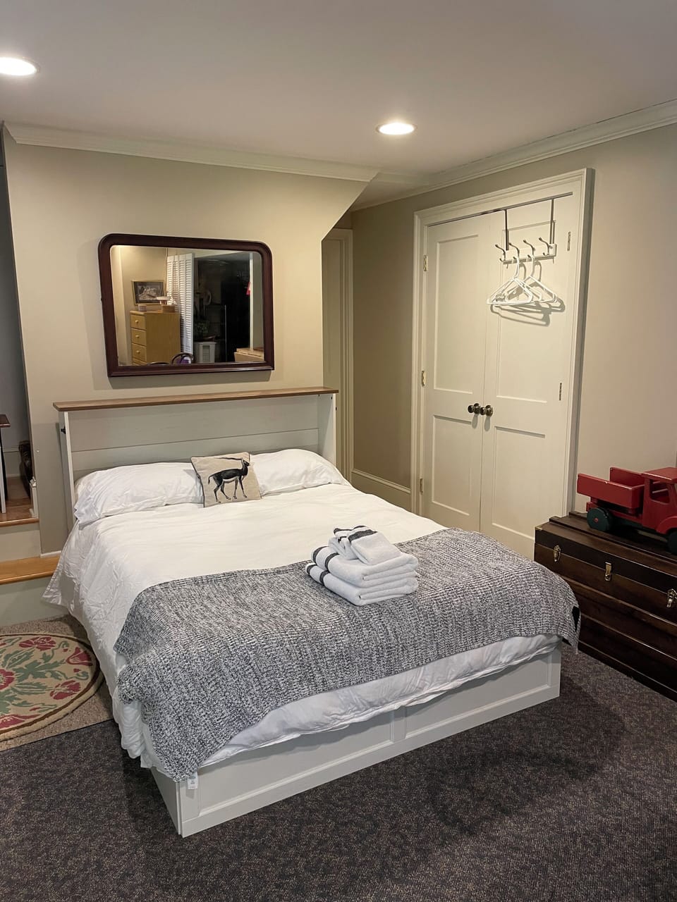 Optional Full size murphy bed