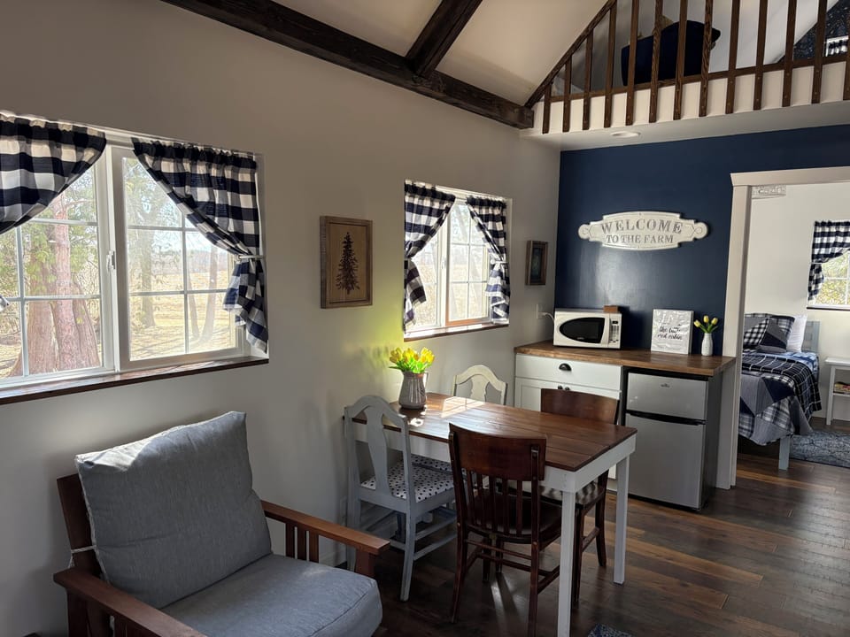 dining room, kitchenette