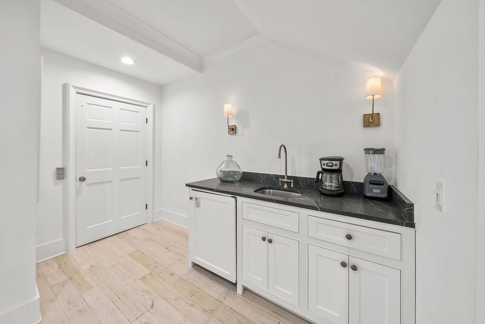 1st Floor Kitchenette