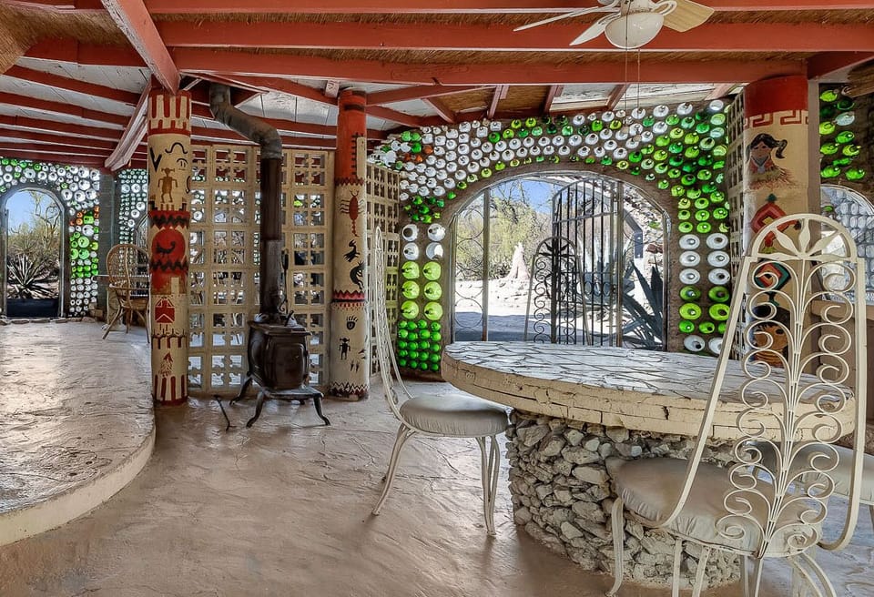 Outdoor patio entertainment space!