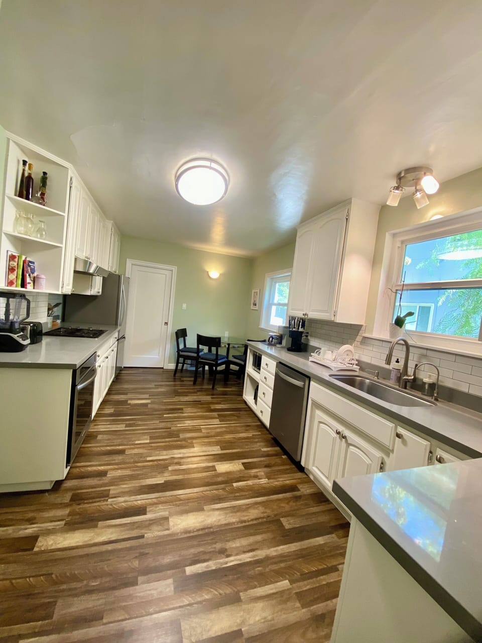 Full kitchen