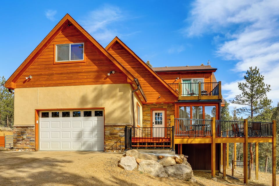 Cabin Exterior | Parking | Driveway (3 Vehicles)