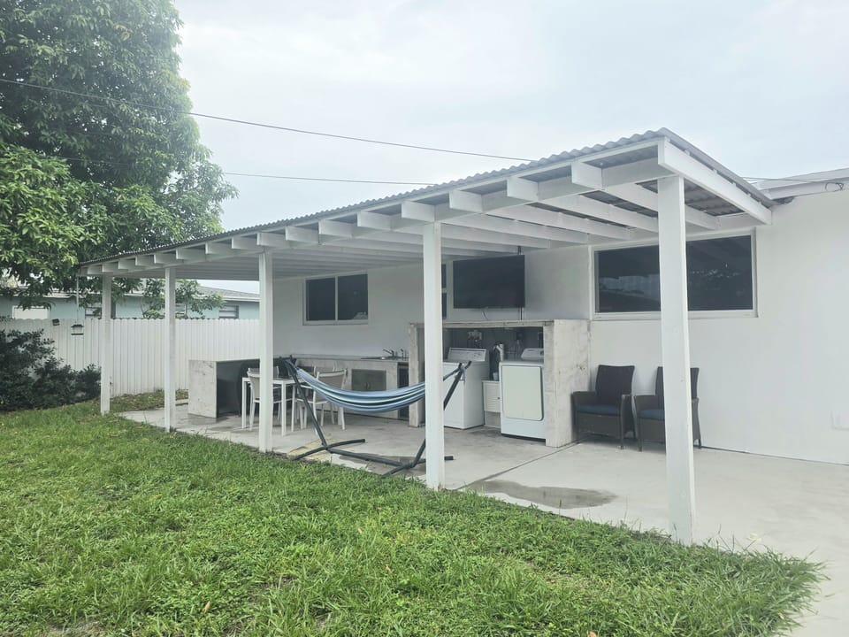 Backyard/ Laundry area