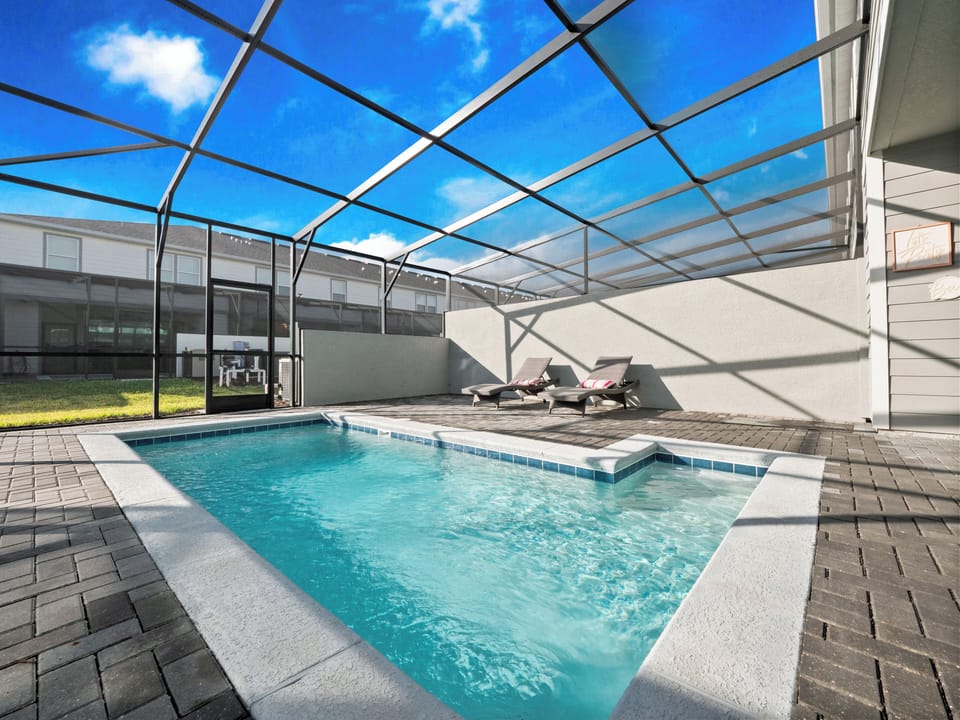 Private Screened-In Pool - Relax poolside after a day at the parks (Pool heat and grill rentals available for additional fee)