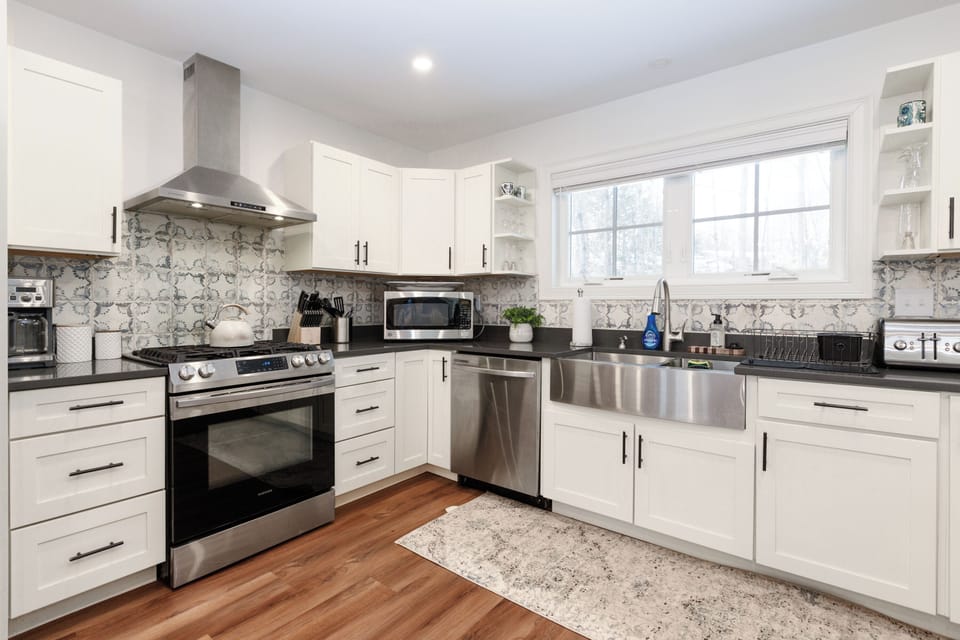 Beautiful kitchen with lots of room