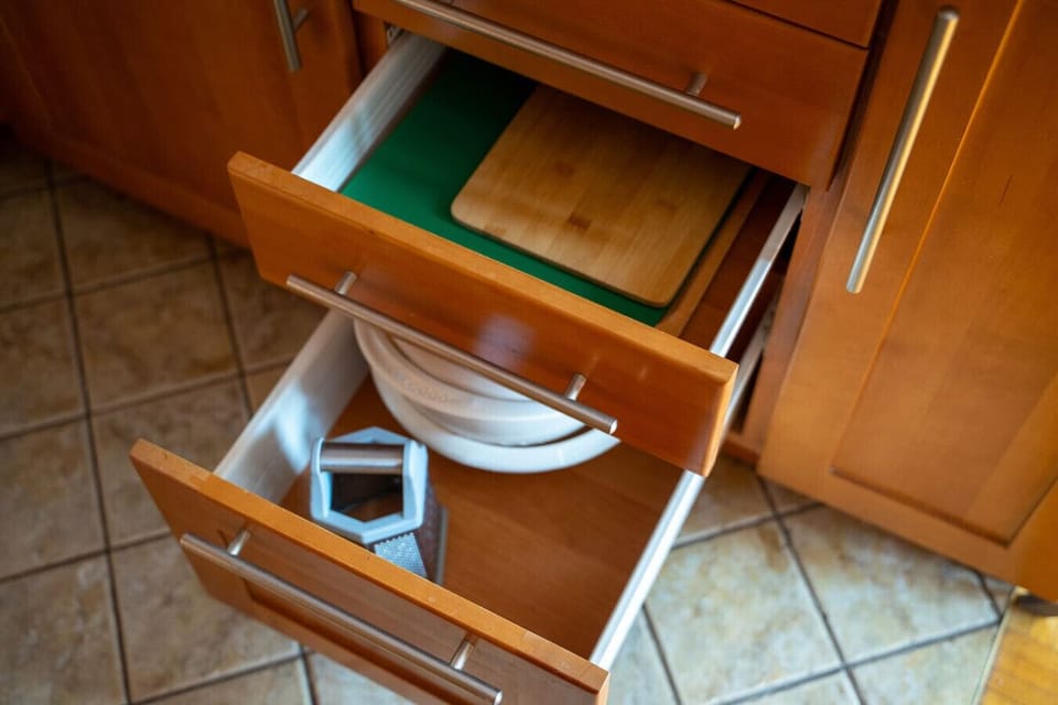 Fully Equipped Kitchen | Book Now with RENTUJEMY.COM