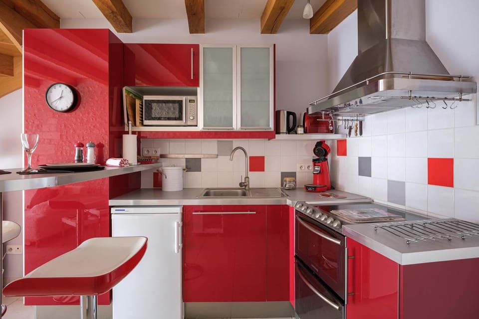 Cuisine équipée ouverte sur le salon