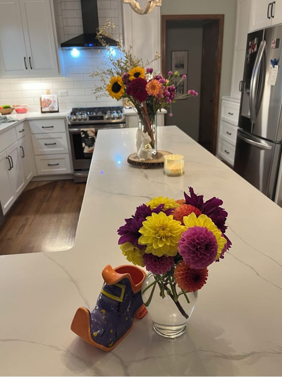 Kitchen island, 4 bar stools to play games, watch tv, eat, or serve a buffet