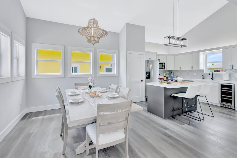 Dining area + kitchen.