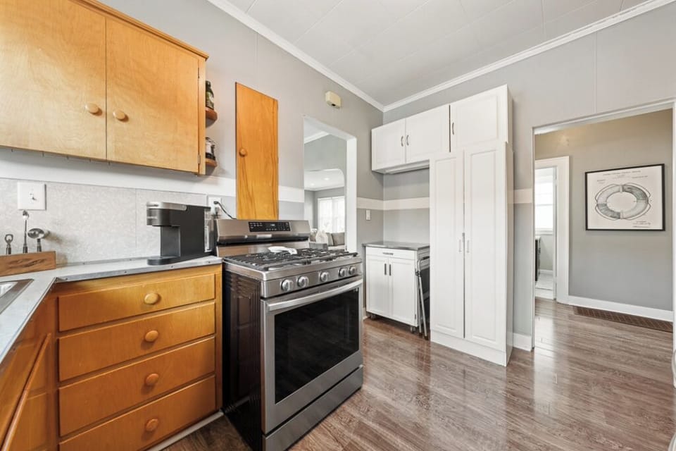 Enjoy Keurig coffee each morning with stocked coffee kups