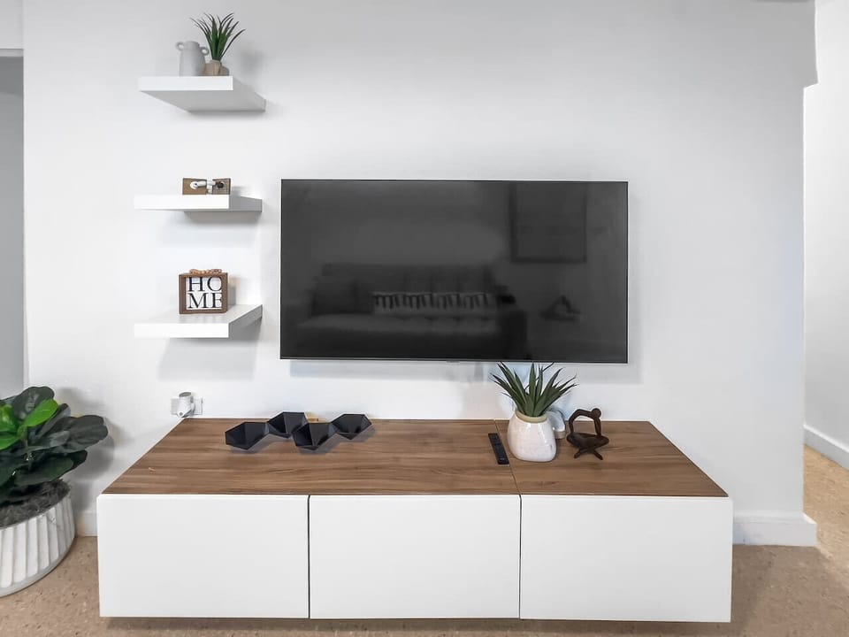 Contemporary lounge with cozy touches