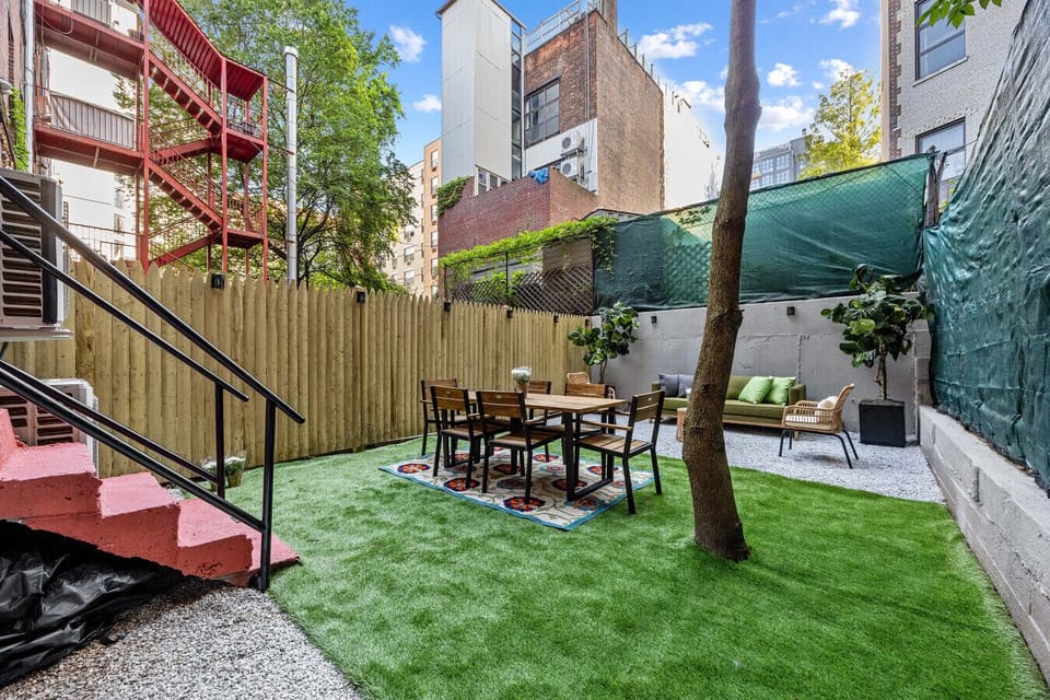 Find your calm amidst the chaos. Escape the NYC noise in our serene outdoor space.