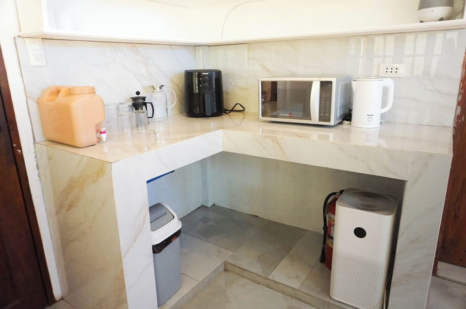 1 bedroom unit - small pantry area