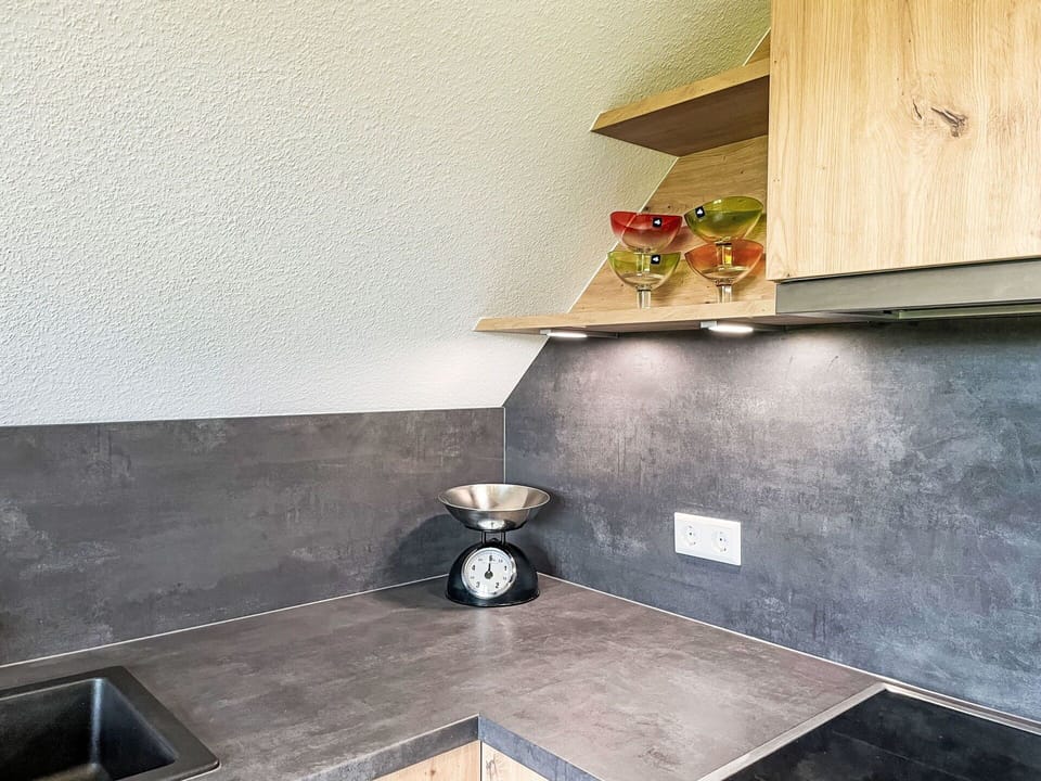 Countertop, Wood Stain, Home Appliance
