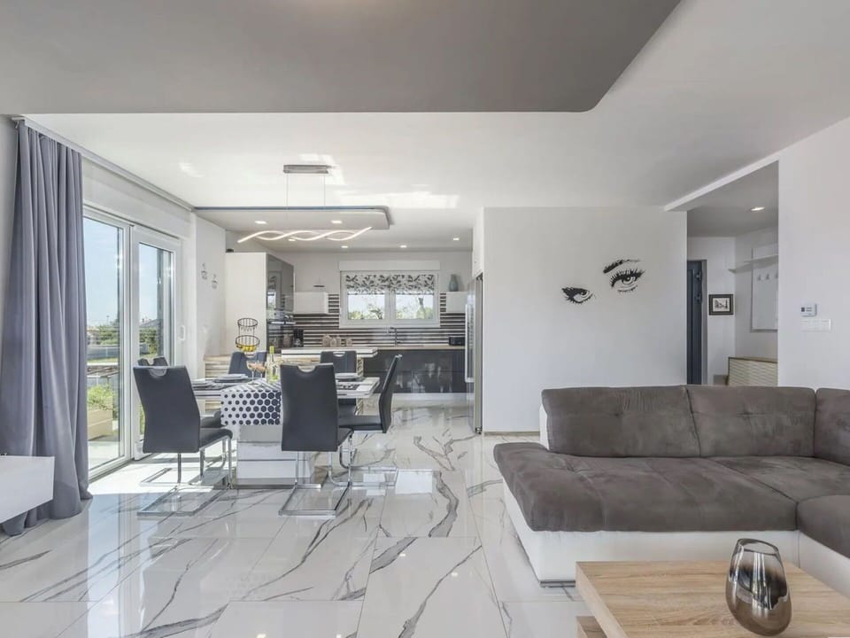 Flooring, Floor, Interior Design, Ceiling, Furniture, Home, Apartment, Living Room, Wood Flooring