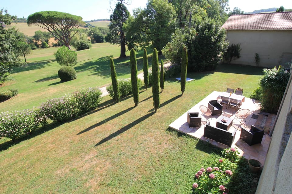 Pool side, Domaine du Château de Beaulieu, Gers
