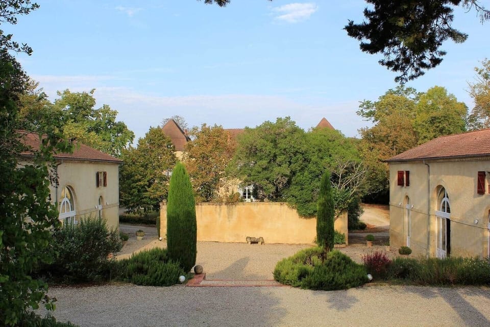 Courtyard, Domaine du Château de Beaulieu, Gers