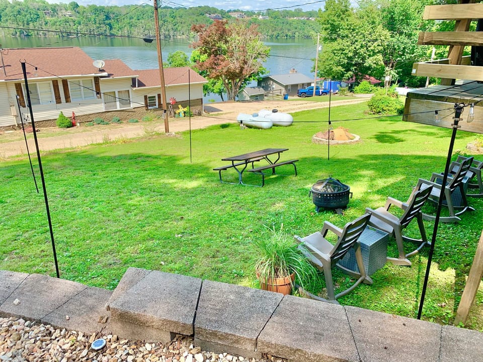 Outdoor lower sitting area with fire pit