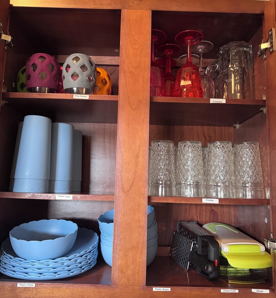 Plastic dishes / wine glasses provided 