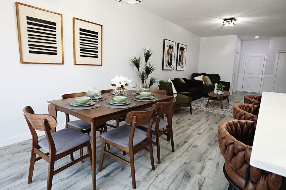 Whether it’s brunch or board games, this dining area is the perfect backdrop.