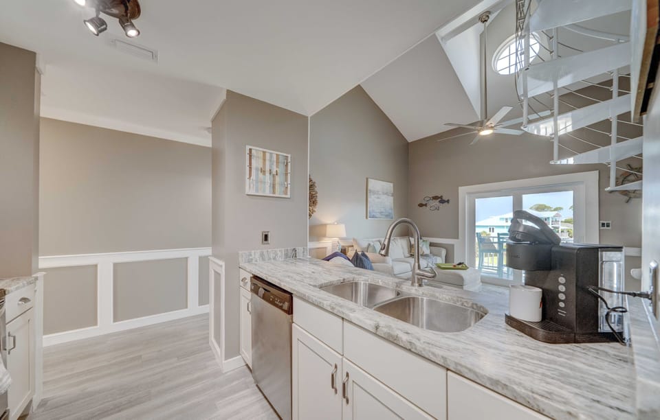Full kitchen