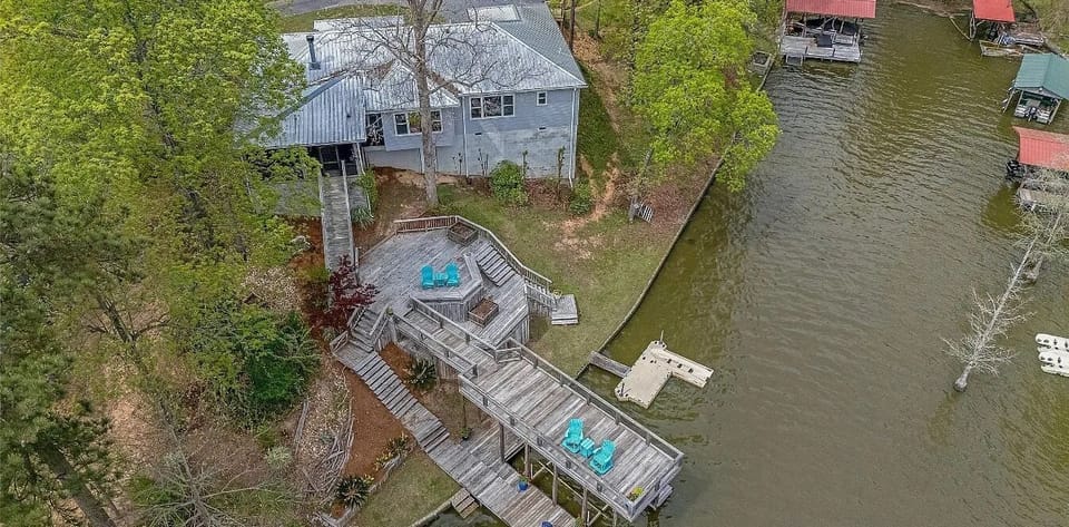 Loads of outdoor space to relax.