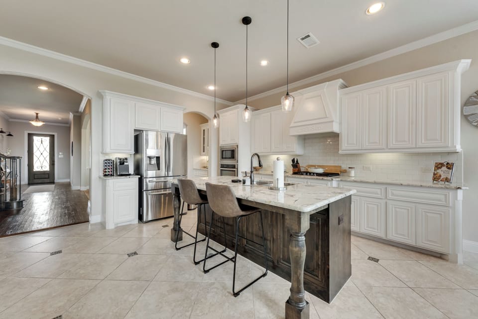 Feel right at home while cooking with the non-stick pots and pans in the fully stocked kitchen. 
