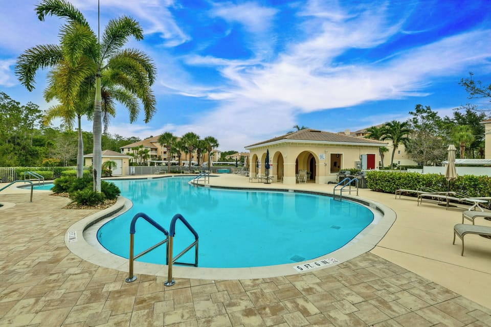 Fort Myers Vacation Rental | 2BR | 2BA | 1 Small Step Required | 1,200 Sq Ft
